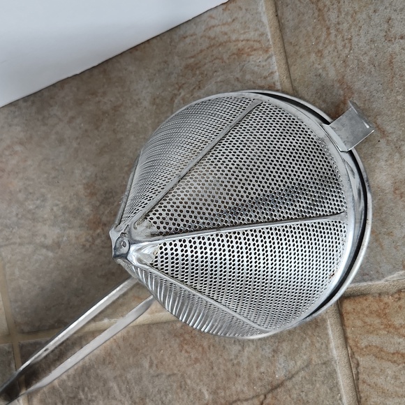 Vintage Adcraft Aluminum Cone Strainer - Picture 13 of 16
